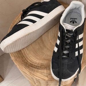 Like NEW Suede Adida Gazelle Grey Size 5.5 Men 7 Women